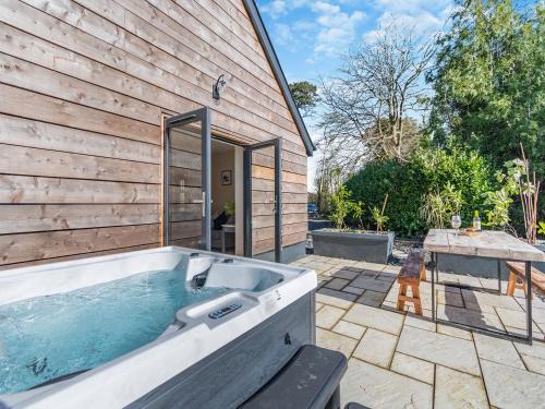 Goodwick House | Bwythyn Cudd