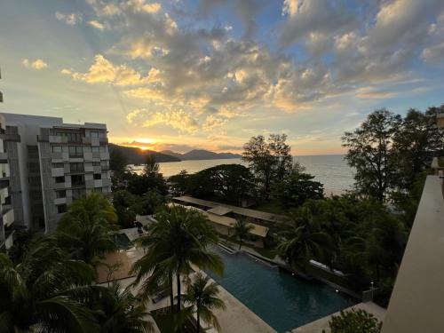 Batu Ferringhi Apartment | BY THE SEA - Penthouse 3 bedroom