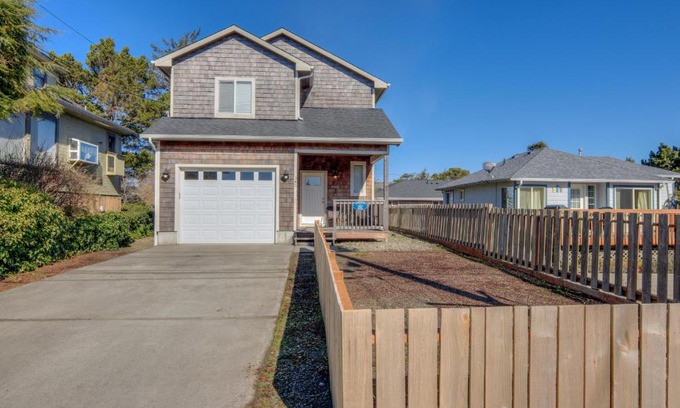 Seaside House | By The Sea-Seaside - Meredith Lodging