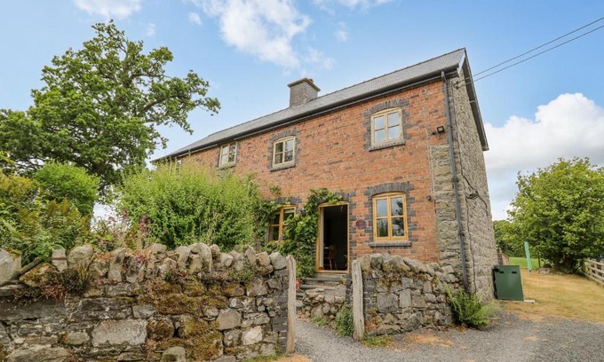Llandrindod Wells House | Byrdir Cottage