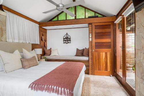 Belongil Apartment | Byron Blisshouse Studio - coastal couples retreat