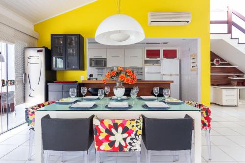 Praia Rasa House | Bz65 Casa a 150 metros da praia com 4 suítes