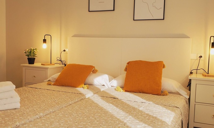 Distrito Llano Apartment | Céntrico Apto en Gijón con Garaje y Wifi