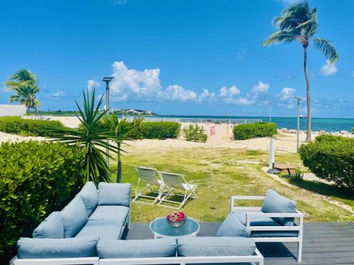 Nettle Bay House | Côté Mer Wonderfull 2 bedrooms beachfront Nettle bay Beach Club