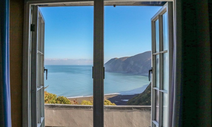 Lynton Cottage | C S Lewis Balcony