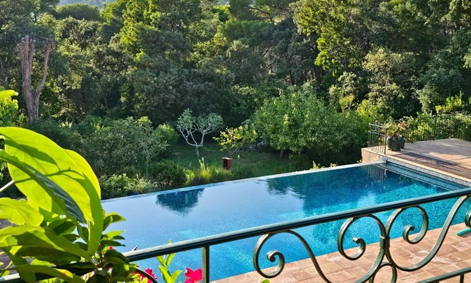 Cap Benat House | C21Locationvacances Villa du Cap, piscine, plage à pied.