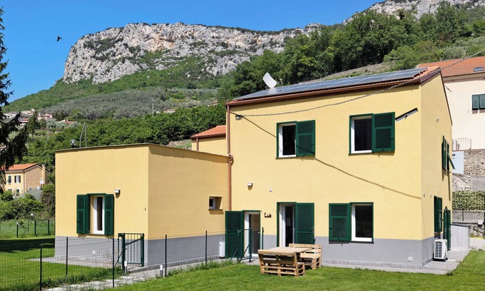 Gorra Apartment | Ca di perti Apartment 1 with Wi-Fi, A/C & Garden