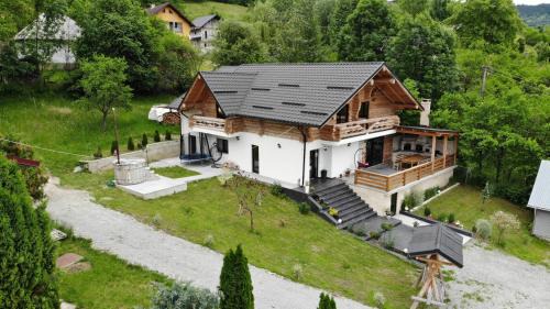 Borsa Villa | CABANA BELVEDERE