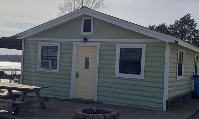 Longtown Cabin | Cabin #1 at Snug Harbor Cabins Lake Eufaula, OK