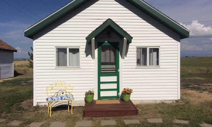 Ashton Cottage | Cabin 2 at Jolley Camper and Cottages