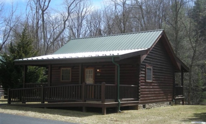 Galax Apartment | Cabin 299 - Along the Way
