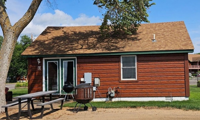 Isle Cabin | Cabin 4 at the Lake - 2 bedrooms