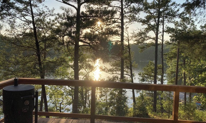 Mid America Cabin | Cabin #6 - Endless Sunset on the Lake