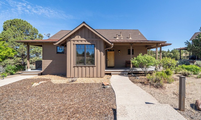 Powell Butte Cabin | Cabin 75 Brasada Ranch+ Hot Tub and Golf
