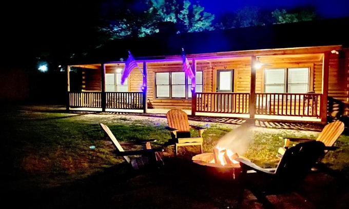 Emory House | Cabin at Chitt's Creek