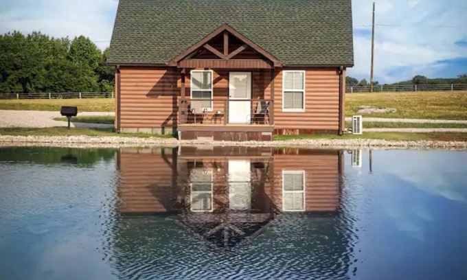 Muscle Shoals Cabin | Cabin B by the Pond - King Bed - Swimming Pool