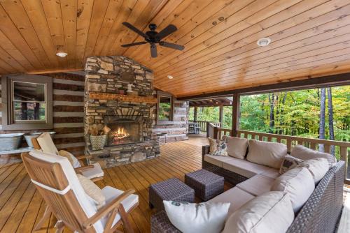 Todd House | Cabin Chateau- Modern Escape with Outdoor Living area with Fireplace & Hot Tub