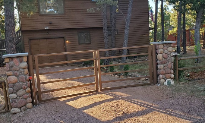Zane Grey Cabin | Cabin Fenced Gated. Kids & Pet Friendly