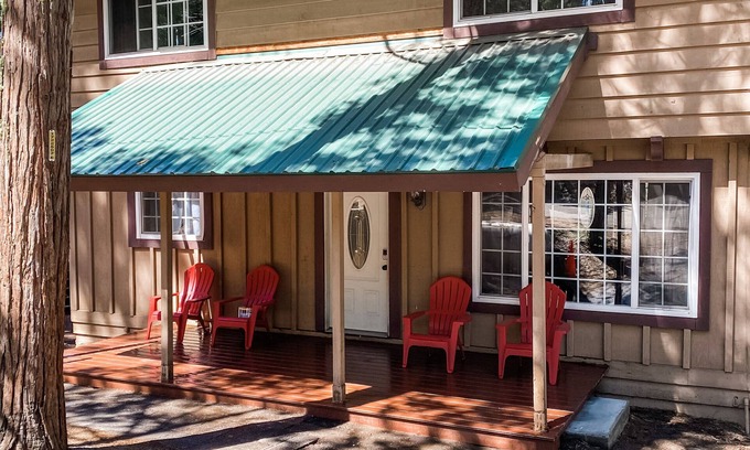 Shaver Lake House | Cabin in the heart of the village with WiFi - 4 bedrooms plus kid loft