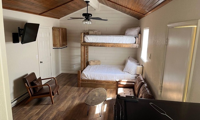 Warsaw Apartment | Cabin Near Fishing Lakes Truman Lake and Lake of the Ozark