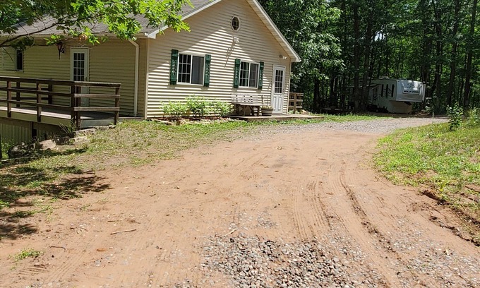 Carlton County House | Cabin on a small lake, remote feeling, close to Duluth, ATV Snowmobile hiking