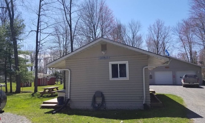 Marmora Cottage | Cabin on Crowe Lake