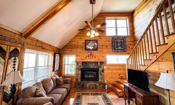 Mouth of Wilson Cabin | Cabin with Views/Dog Friendly by Camp Cheerio