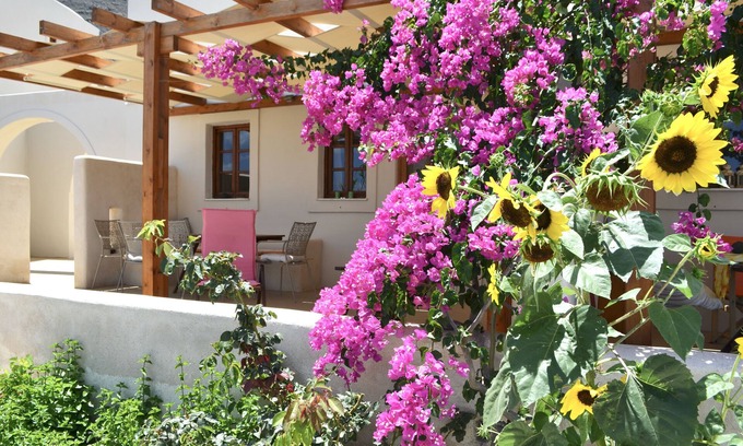 Imerovigli House | Cactus hideaway with sea views