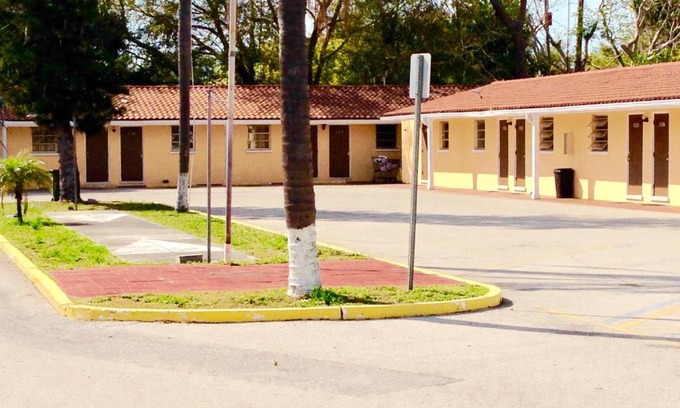 Indian Beach Sapphire Shores Hotel | Cadillac Motel