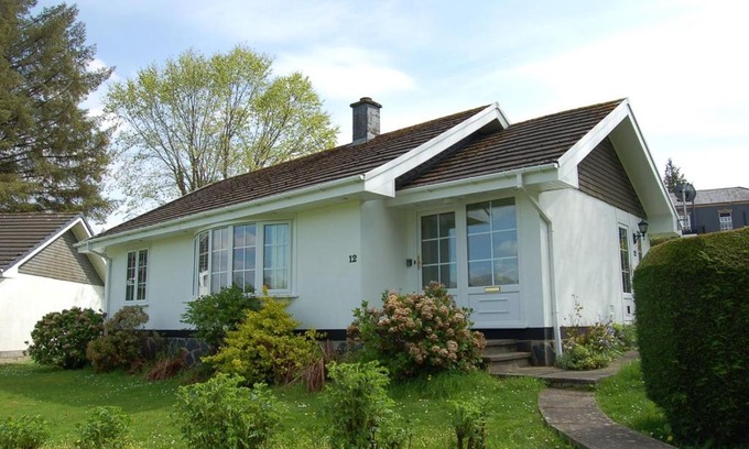 Cwrt House | Cae Talgarth Bungalow at Plas Talgarth Resort