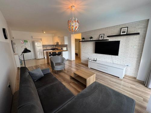 Politiko Apartment | Caesar Resort Spa Long Beach