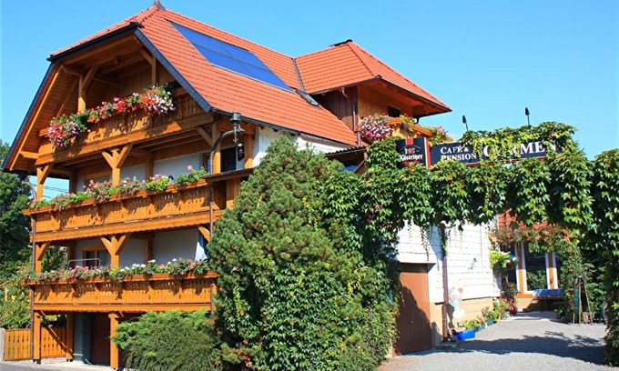 Trusen House | Cafe & Pension Carmen