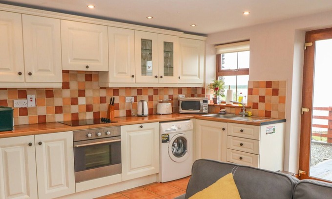 Caherkeen Cottage | CAHIRKEEN COTTAGE, pet friendly in Allihies, County Cork