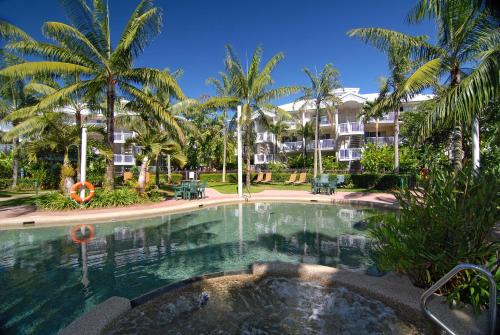 Holloways Beach Apartment | Cairns Beach Resort