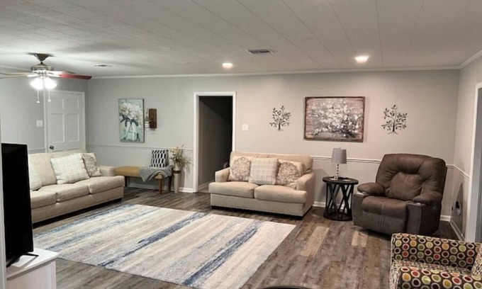 Scott House | Cajun Properties- 3 bedroom 2.5 bath, bonus room