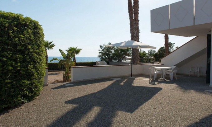 Torre San Giovanni House | Cala Blu apartment Seafront Ground floor