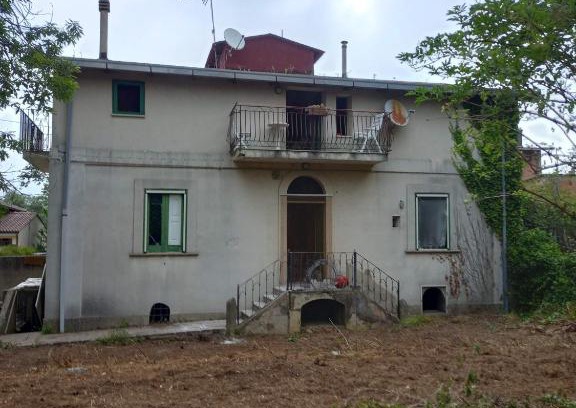 San Roberto House | Calabria collina Antico Casale con giardino bio naturale OSTELLO SELF SERVICE ATTREZZATO