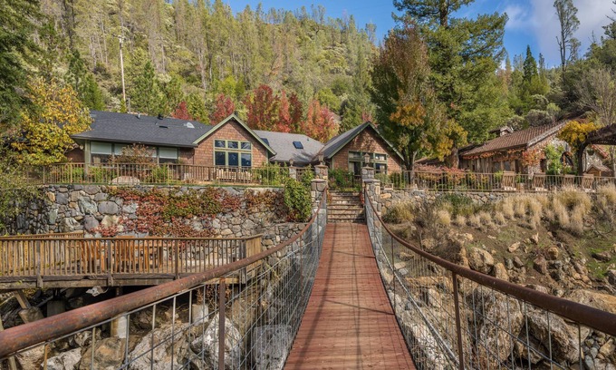 Middletown House | Calistoga Creek Side Mountain Estate