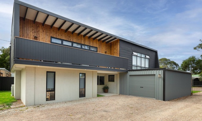 Mornington Peninsula House | Calling all Families, Fishermen and Corporate Organizations.