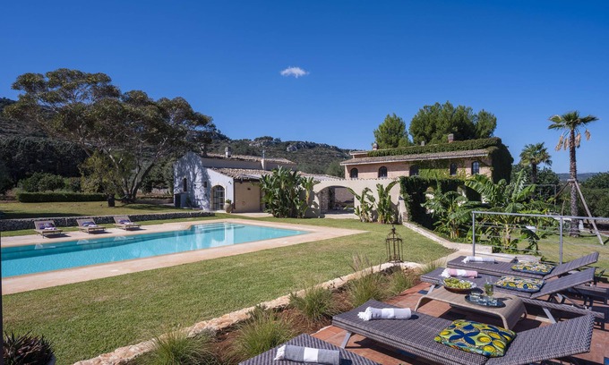 Noto House | Calm and serenity in the heart of a nature reserve, 5 km from the sea.