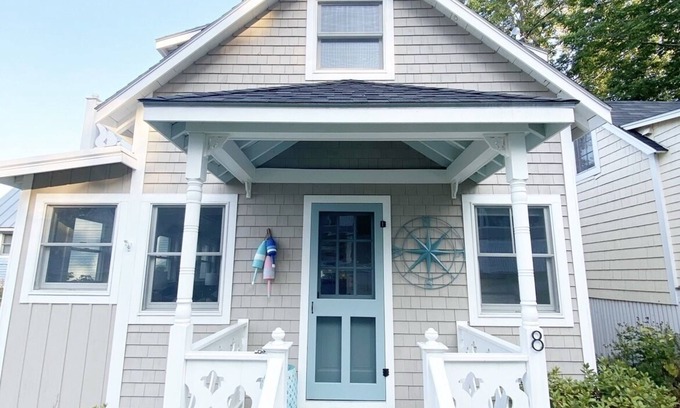 Bayside Cottage | Calming Bayside Cottage with Water Views