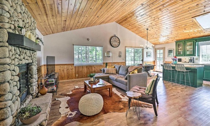 Twin Peaks House | Calming Twin Peaks Family Retreat with Views!