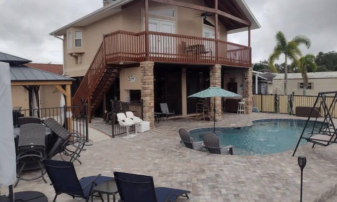 Fort Myers Shores House | Caloosahatchee's Family Retreat and Tiki Bar