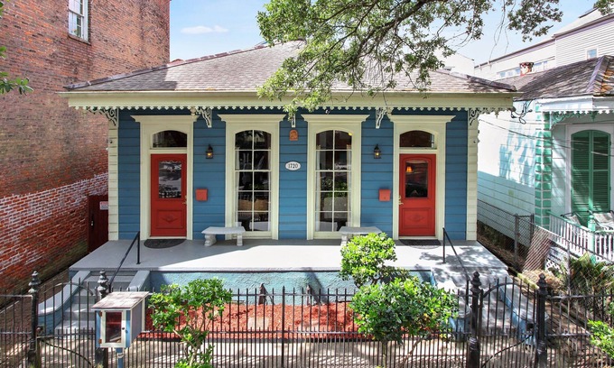Faubourg Delassize Apartment | Camelback Guest House