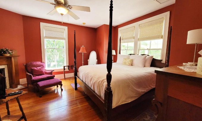 Gainesville Bed & Breakfast | Camellia Rose Inn- Luxury King Room Briar Rose