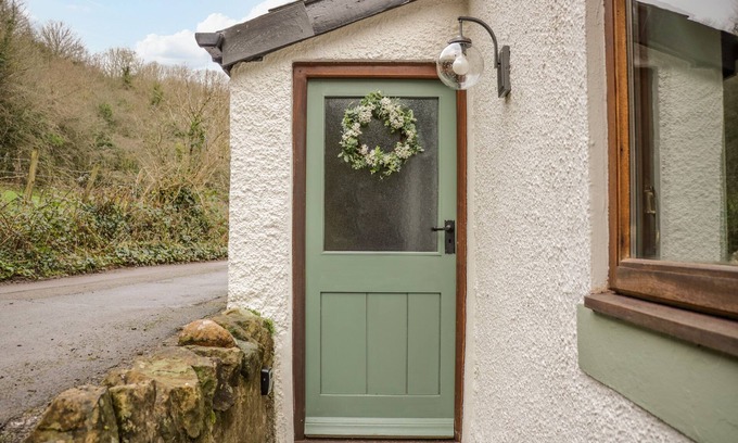 Stainburn Cottage | CAMERTON HALL COTTAGE, pet friendly, with open fire in Cockermouth