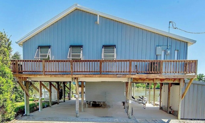 Chauvin House | Camp COCO 4-bed, 4 bath in Fisherman's Paradise!