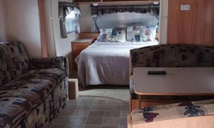 Terre Haute House | Camp Lilybug-Calm Oasis Pet Friendly!
