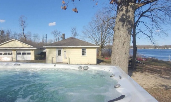 Alto House | Campau Lake Studio Sunshine King Bed Bunk House