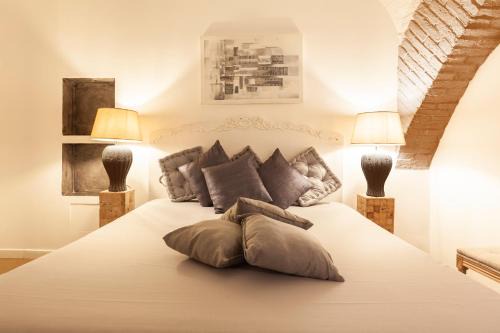 Rione VII Regola Apartment | Campo dei Fiori Historic Apartment